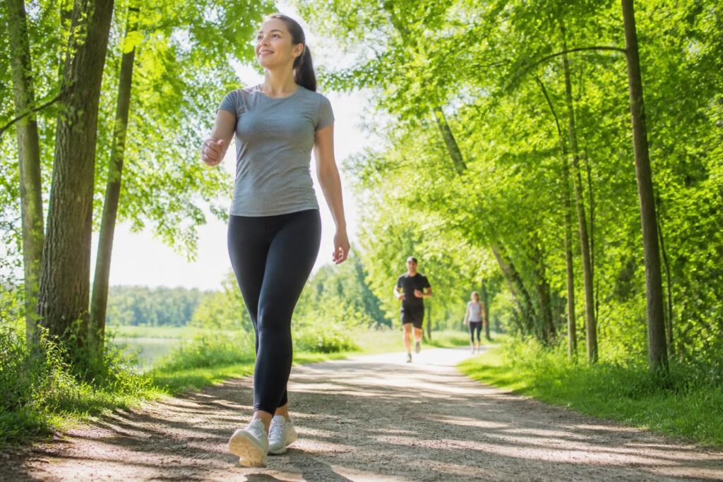 découvrez les bienfaits de marcher 10 000 pas par jour et nos conseils pratiques pour perdre du poids efficacement grâce à cette habitude simple et saine.
